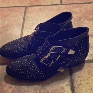 Studded ankle boots/black.
